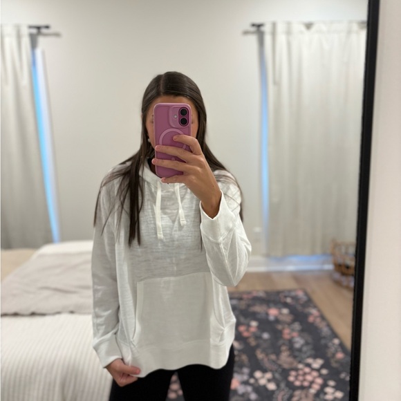 Faherty Tops - NWT Faherty Sun washed Midweight Organic Hoodie in White